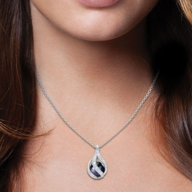 Love's Embrace Schwarze Perlen- und Diamant-Halskette